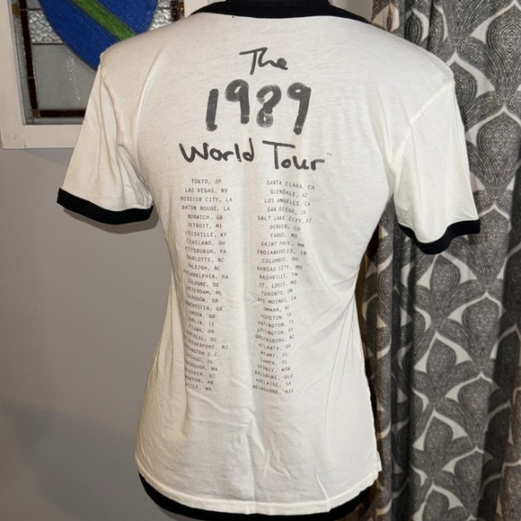 Taylor Swift 1989 Concert Tour Tshirt - Picture 5 of 8